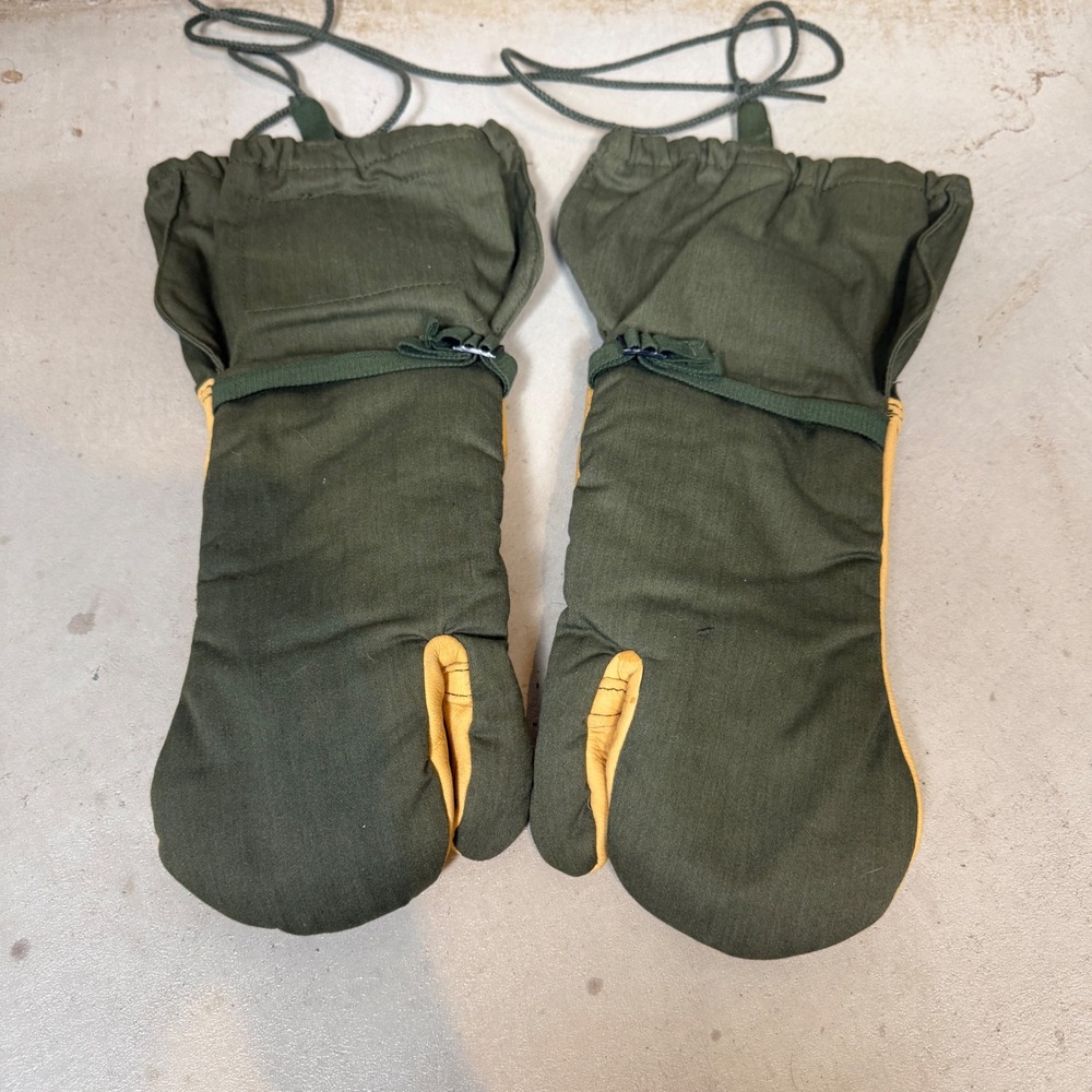 1980s US Military M-1965 Cold Weather Trigger Finger Mitten Shells Medium Green